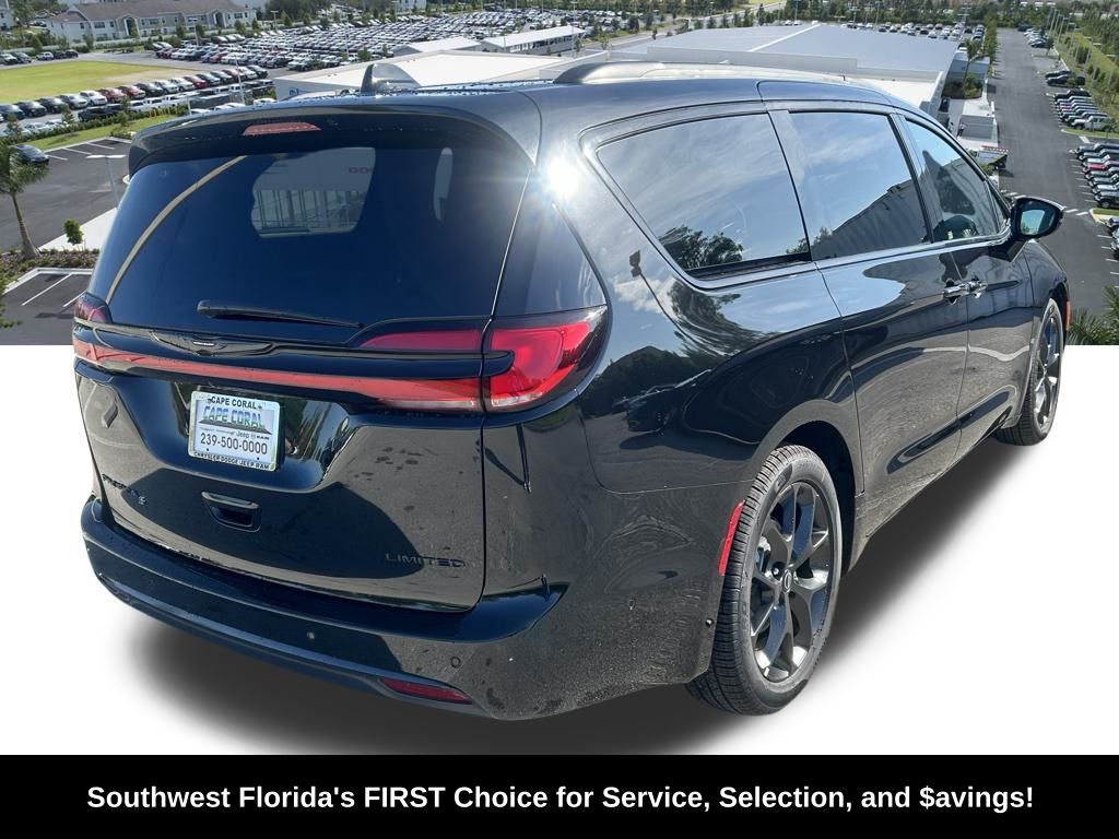 2025 Chrysler Pacifica Limited photo 4