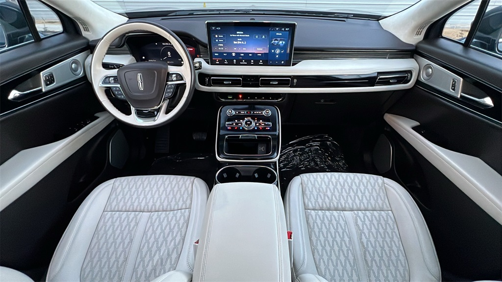 2022 Lincoln Nautilus Black Label photo 3