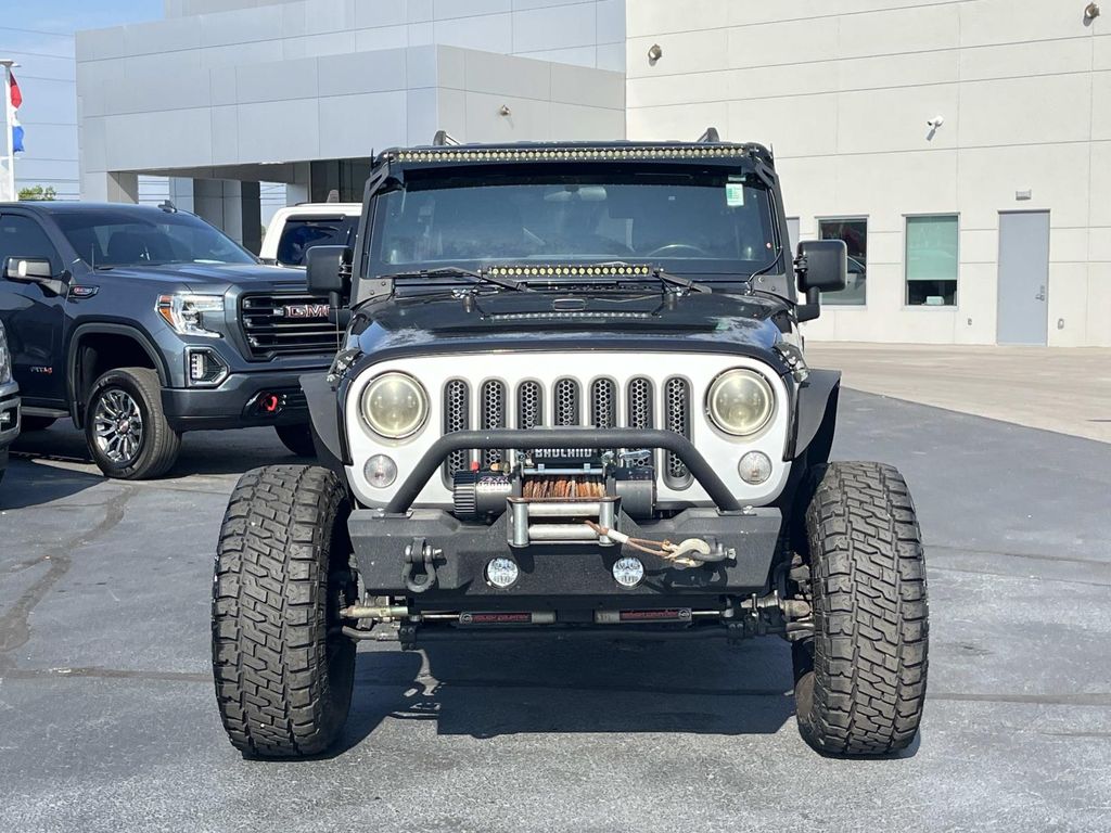 2012 Jeep Wrangler Unlimited Sahara photo 2