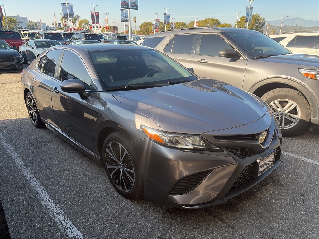 2020 Toyota Camry SE