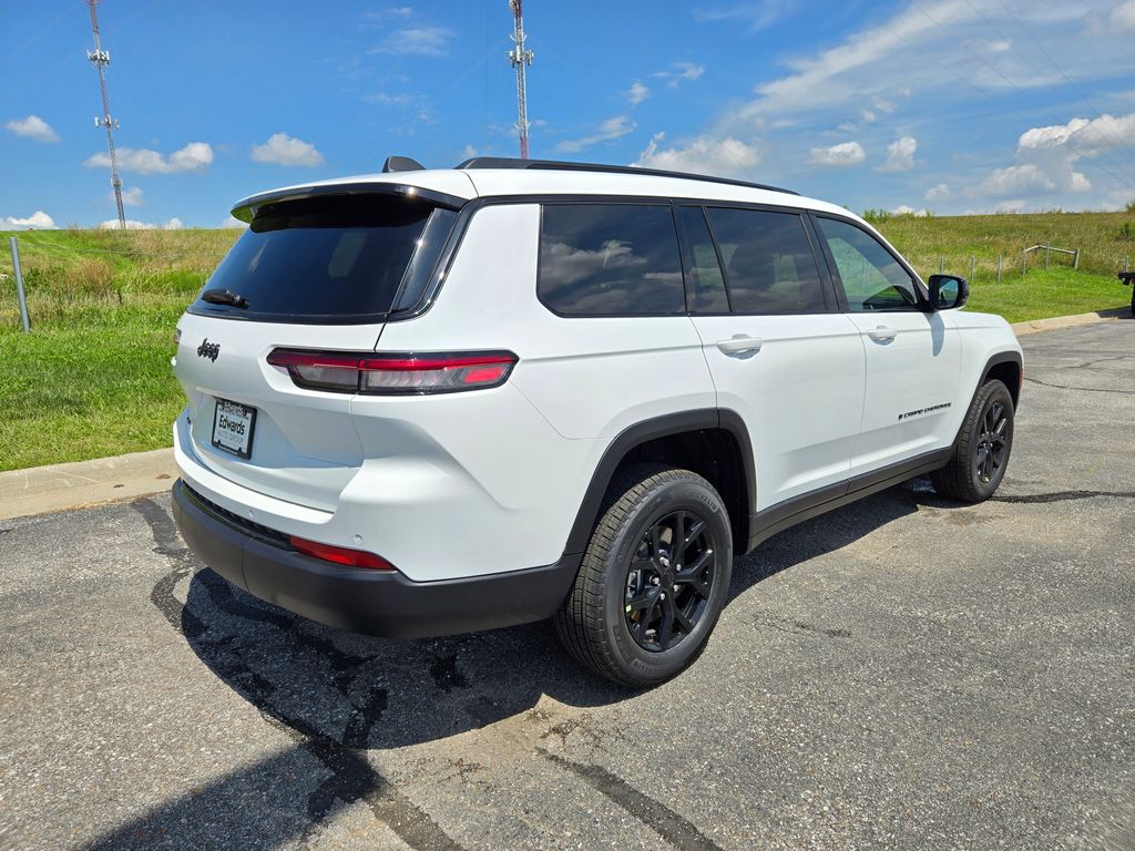 2025 Jeep Grand Cherokee Altitude photo 3