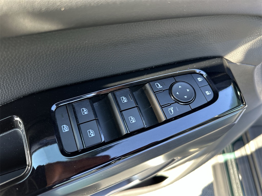 2023 Nissan Pathfinder SL photo 13