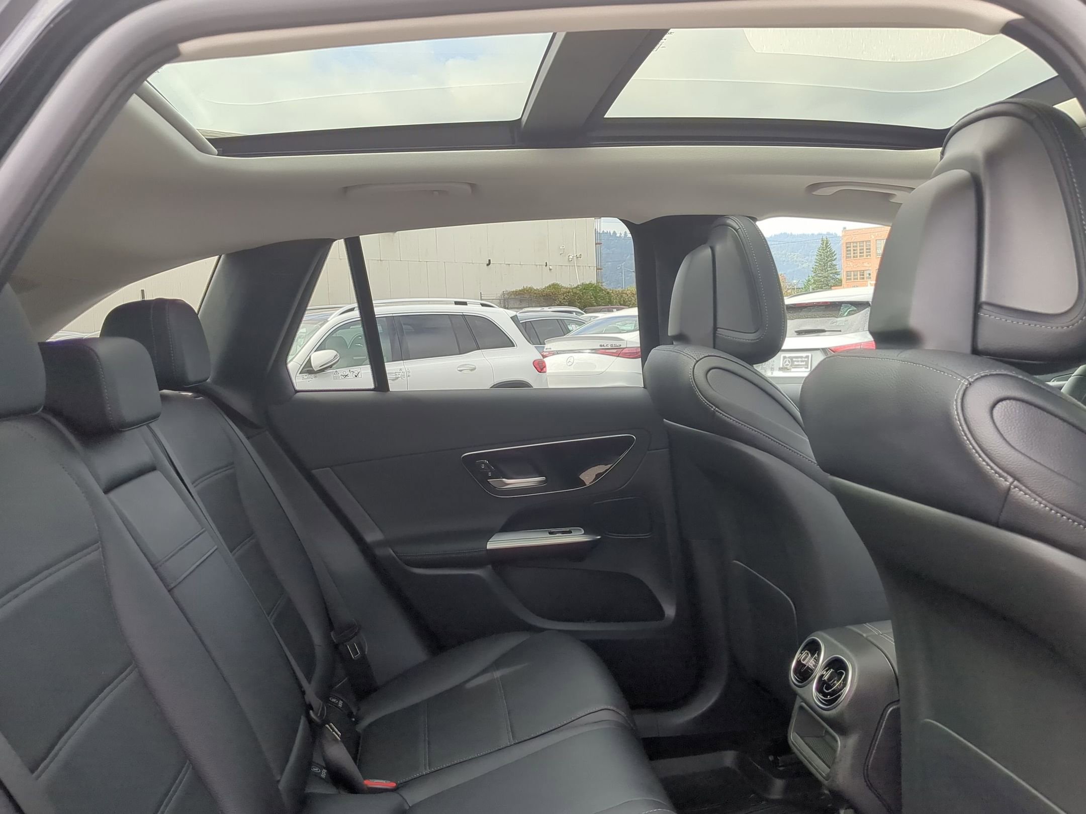 2026 Mercedes Benz GLC 350e 4MATIC photo 13