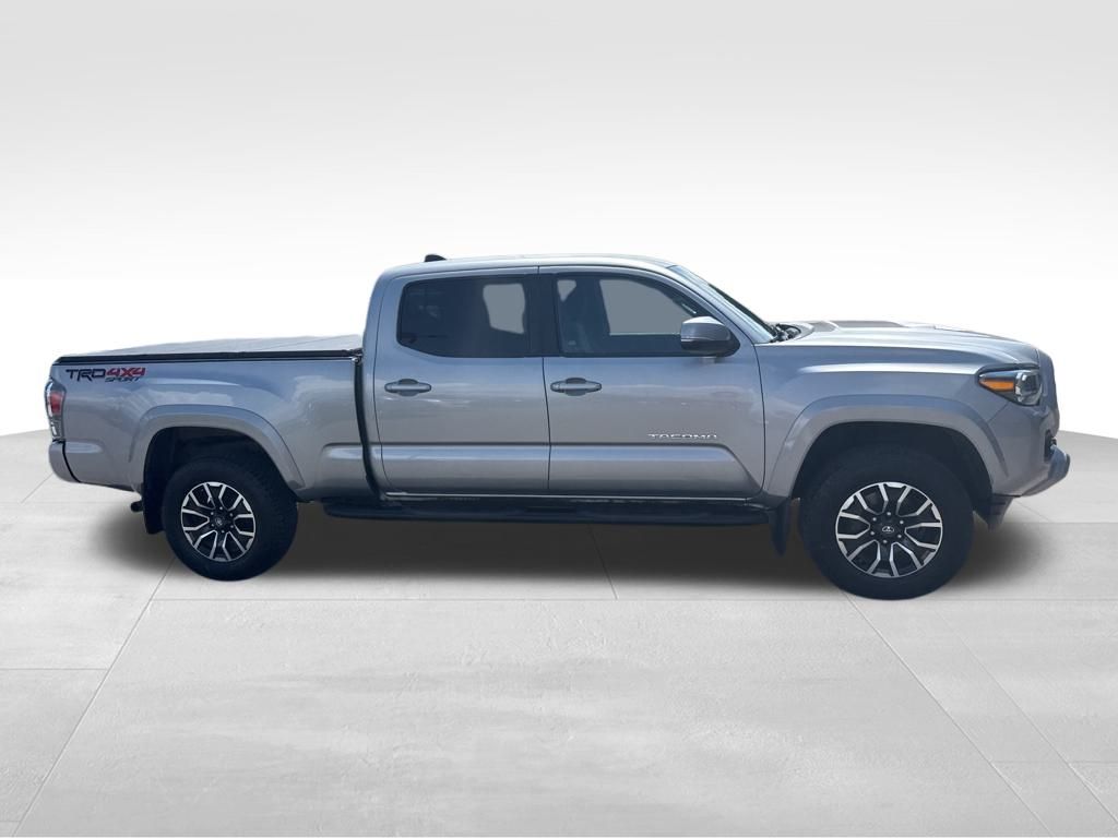 2021 Toyota Tacoma TRD Sport photo 2