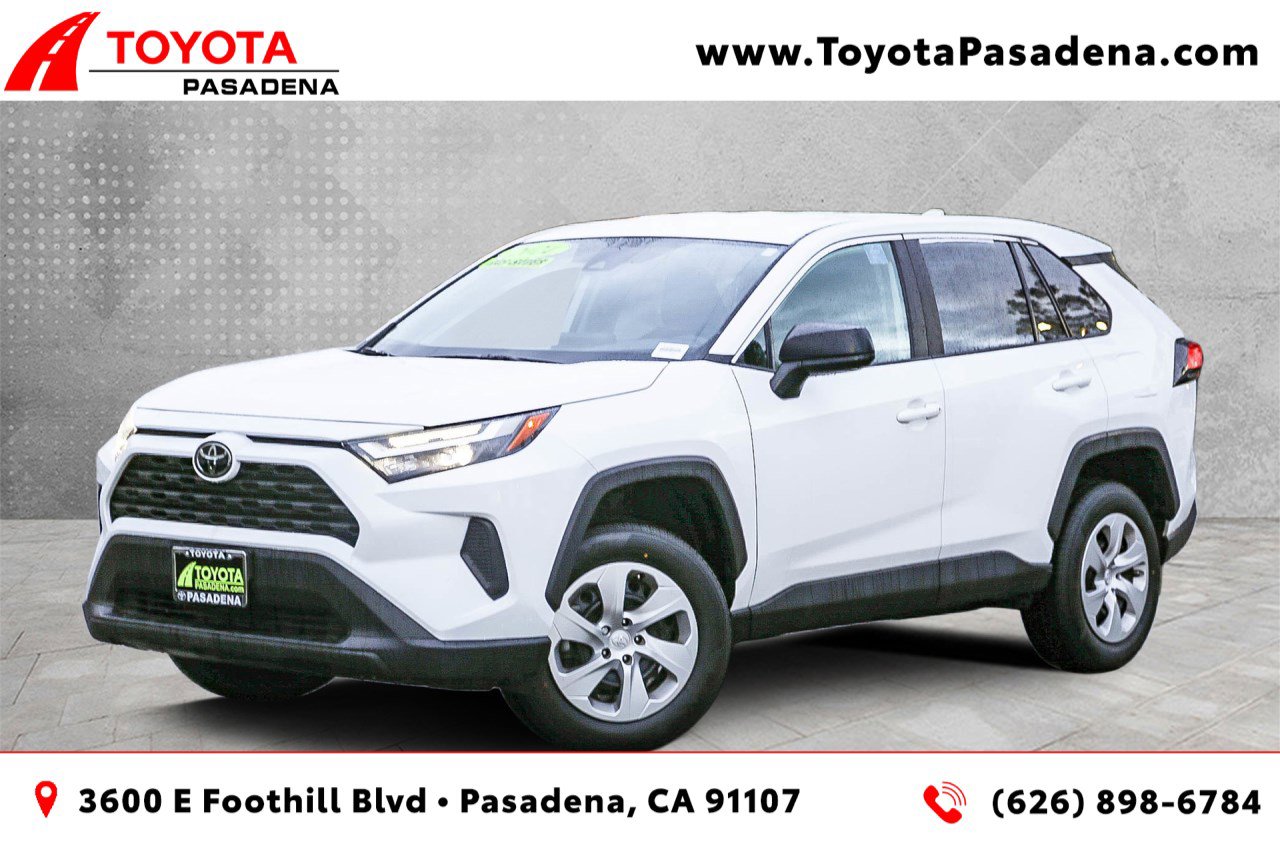 2024 Toyota RAV4 LE's photo