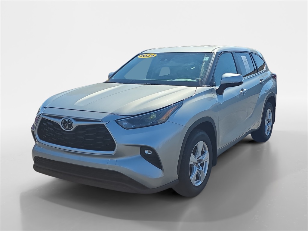 2024 Toyota Highlander LE photo 4