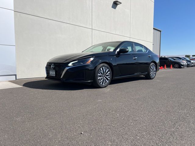 2024 Nissan Altima 2.5 SV photo 2