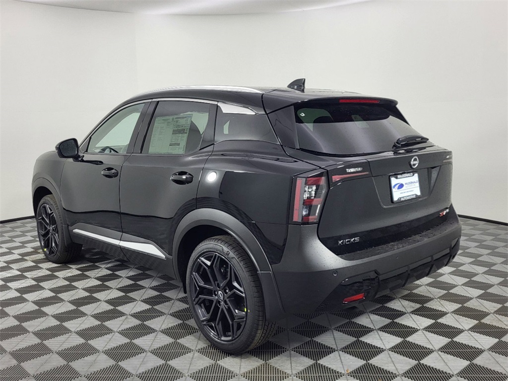 2025 Nissan Kicks SR photo 3