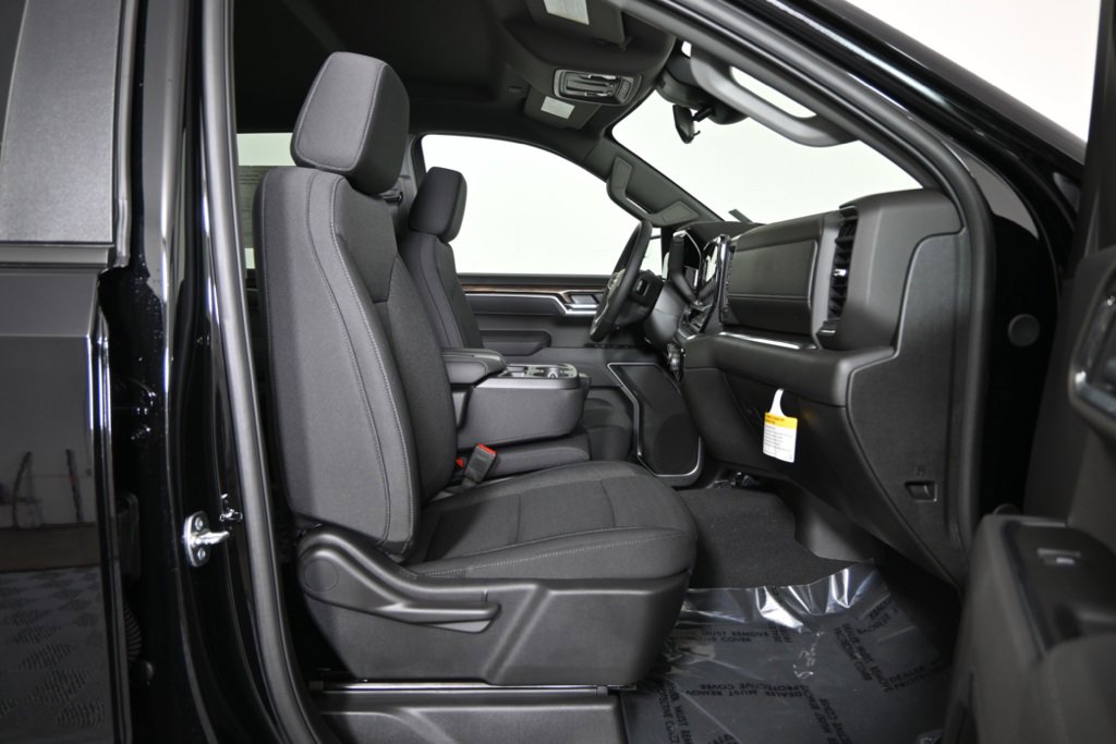 2025 Chevrolet Silverado 1500 LT photo 13