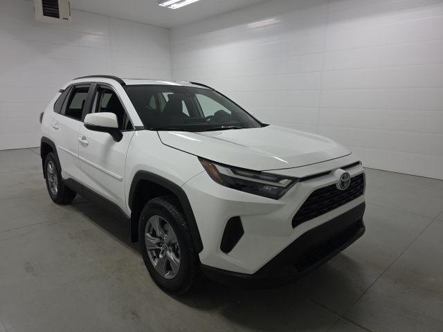 2025 Toyota RAV4 XLE's photo