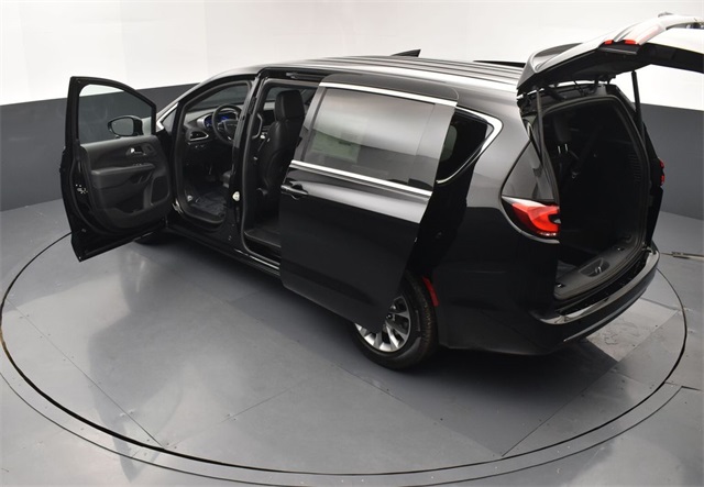 2026 Chrysler Pacifica photo 28
