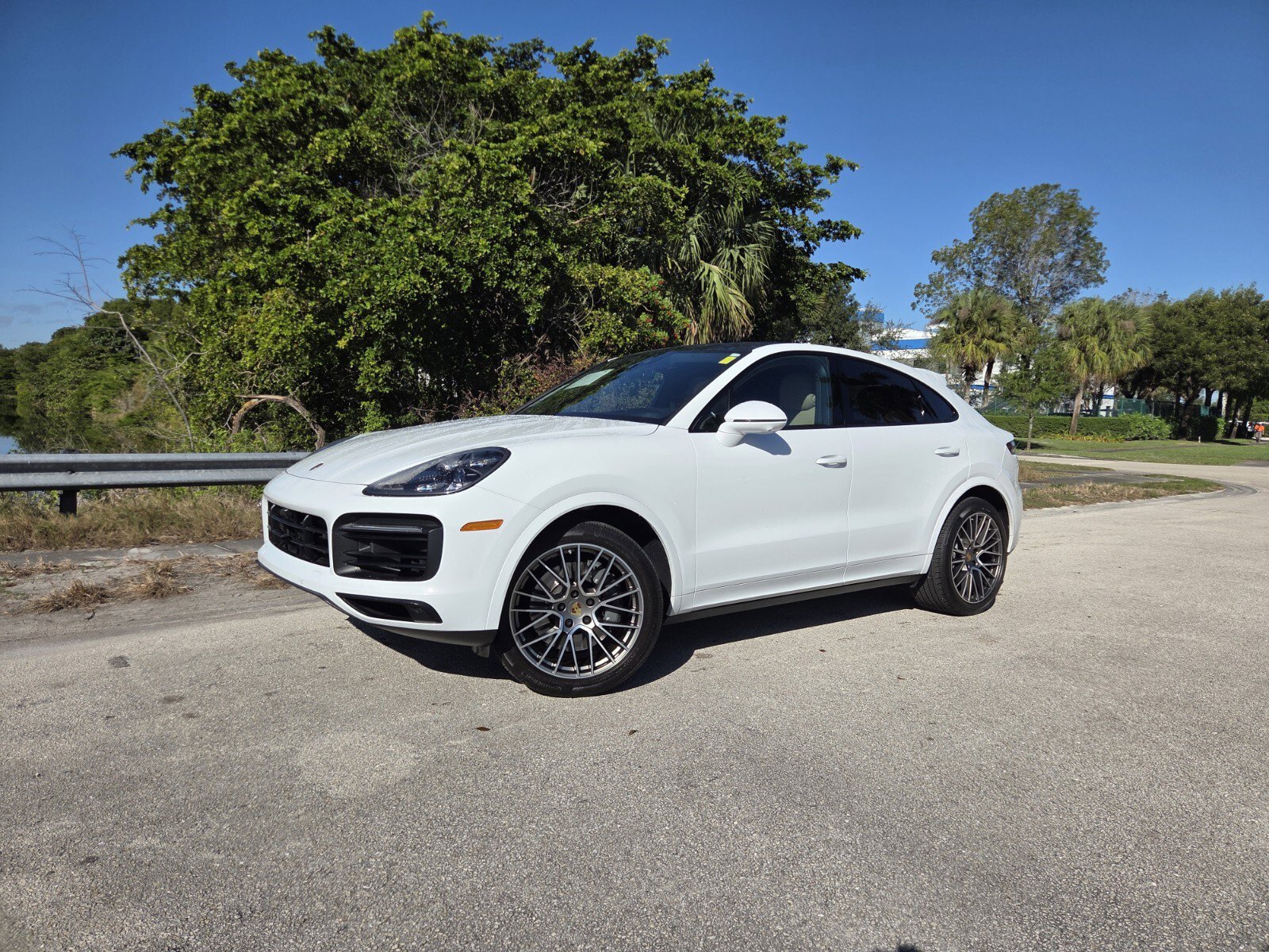 2022 Porsche Cayenne Coup S's photo