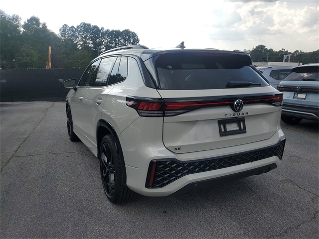 2025 Volkswagen Tiguan SE R-Line Black photo 4