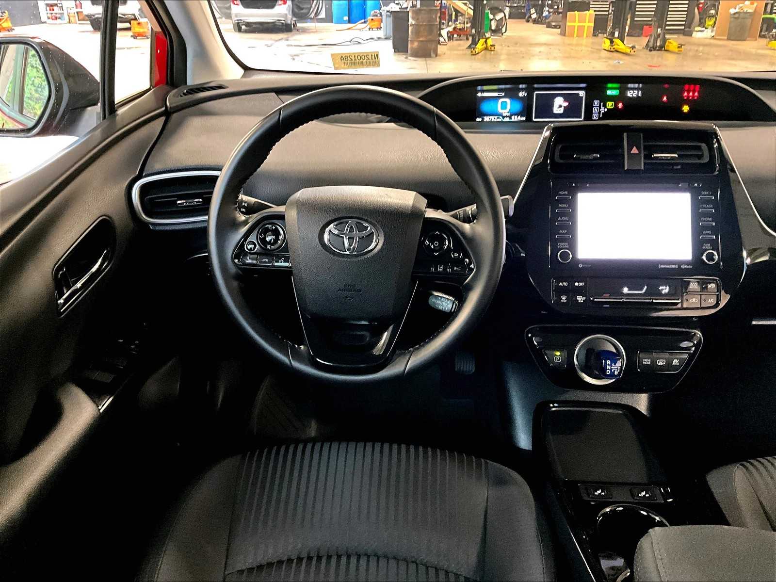 2021 Toyota Prius Prime LE photo 17