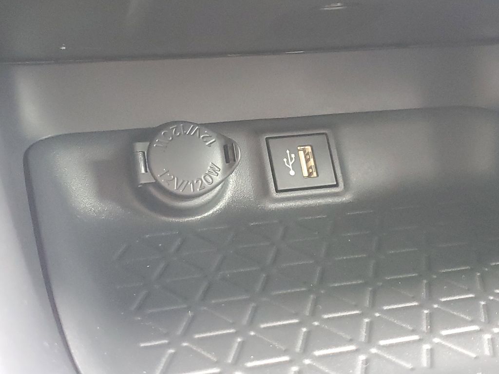 2025 Toyota RAV4 LE photo 27