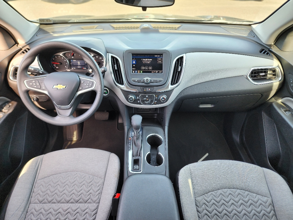 2023 Chevrolet Equinox LS photo 2