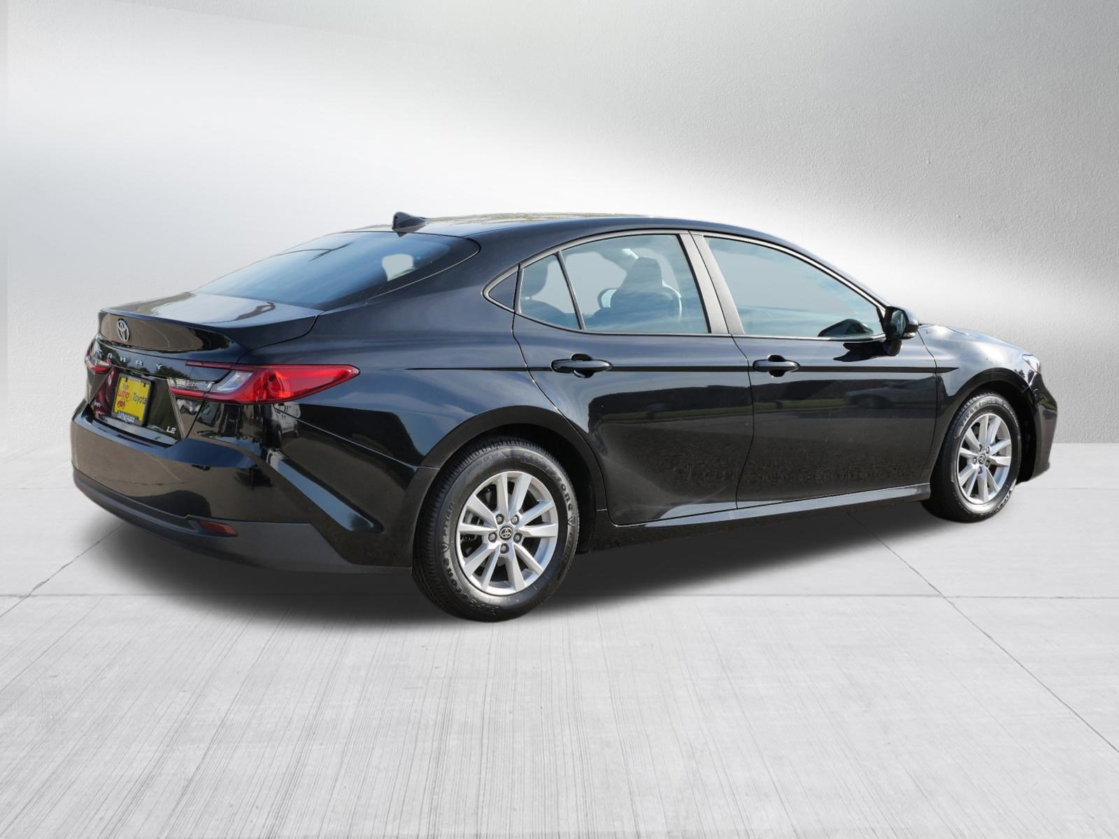 2025 Toyota Camry LE photo 7