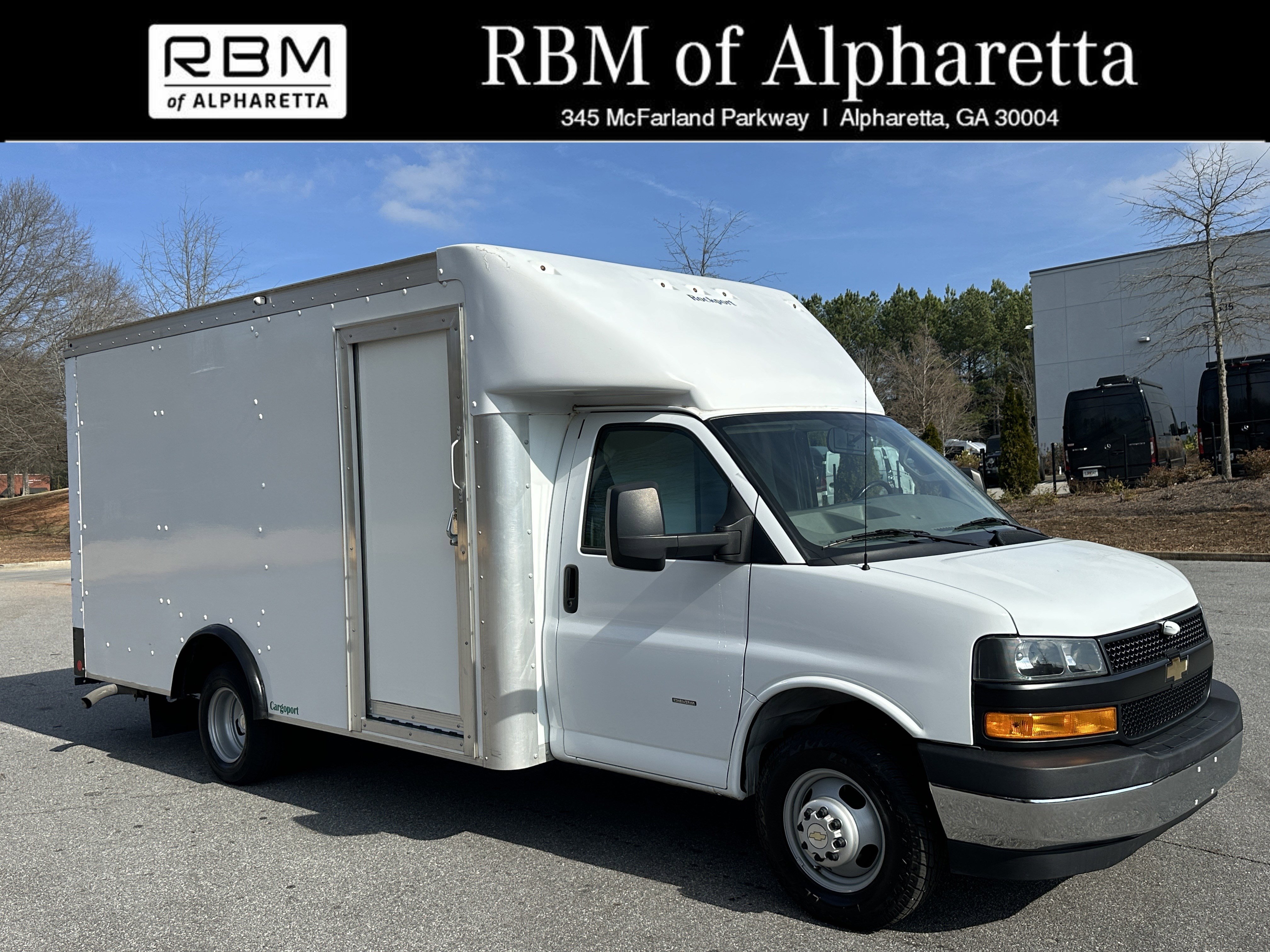 2022 Chevrolet Express Cutaway Base's photo