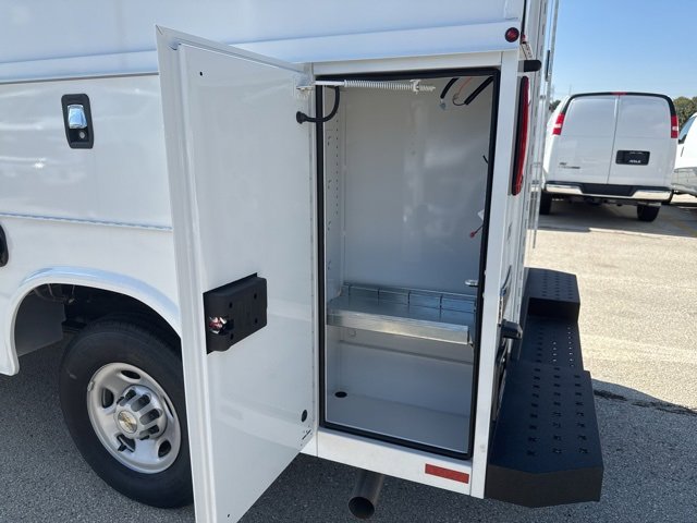 2025 Chevrolet Express Cutaway 3500 photo 10