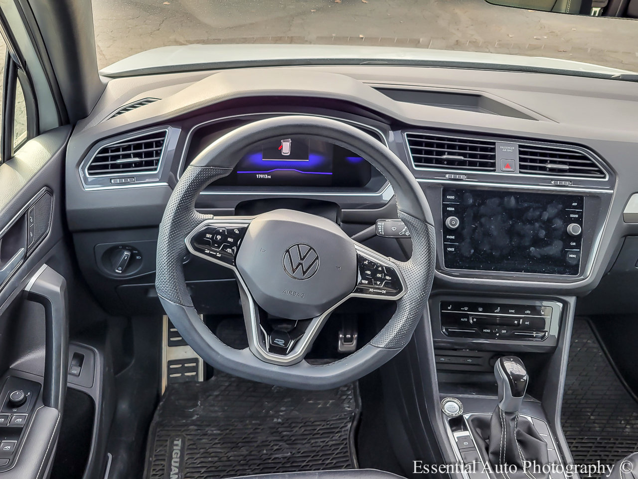 2024 VOLKSWAGEN TIGUAN - Image 3