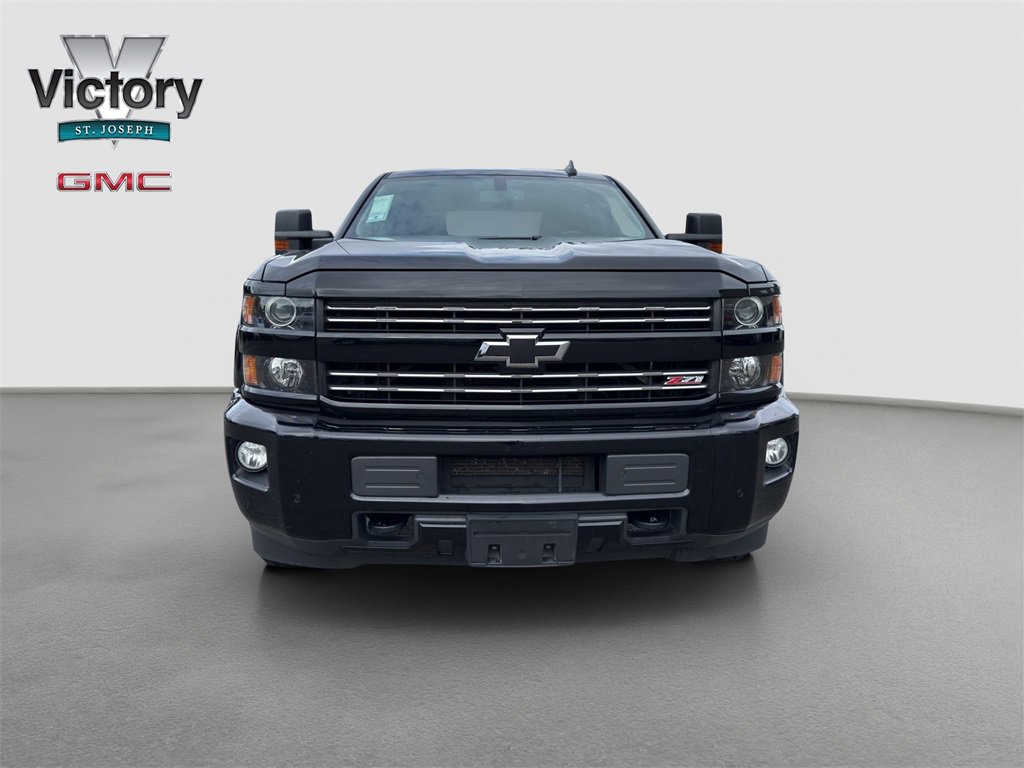 2017 Chevrolet Silverado 2500HD LT photo 2
