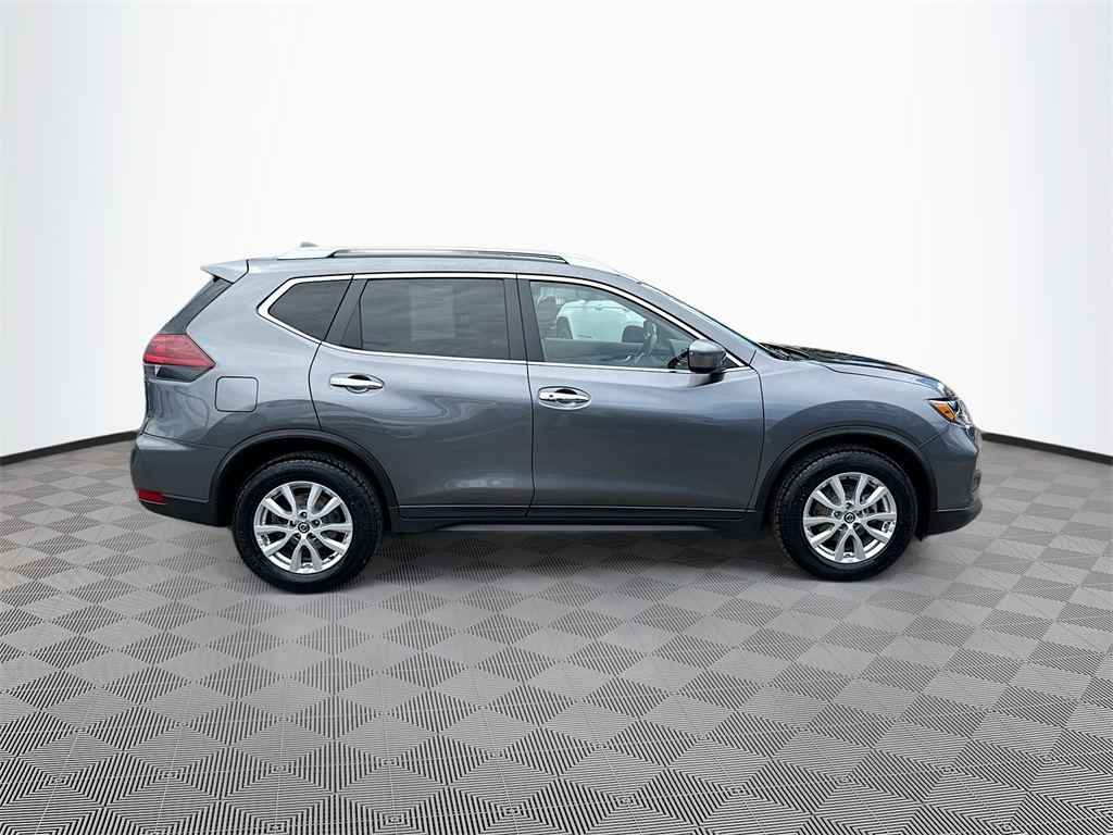 2018 Nissan Rogue SV photo 4