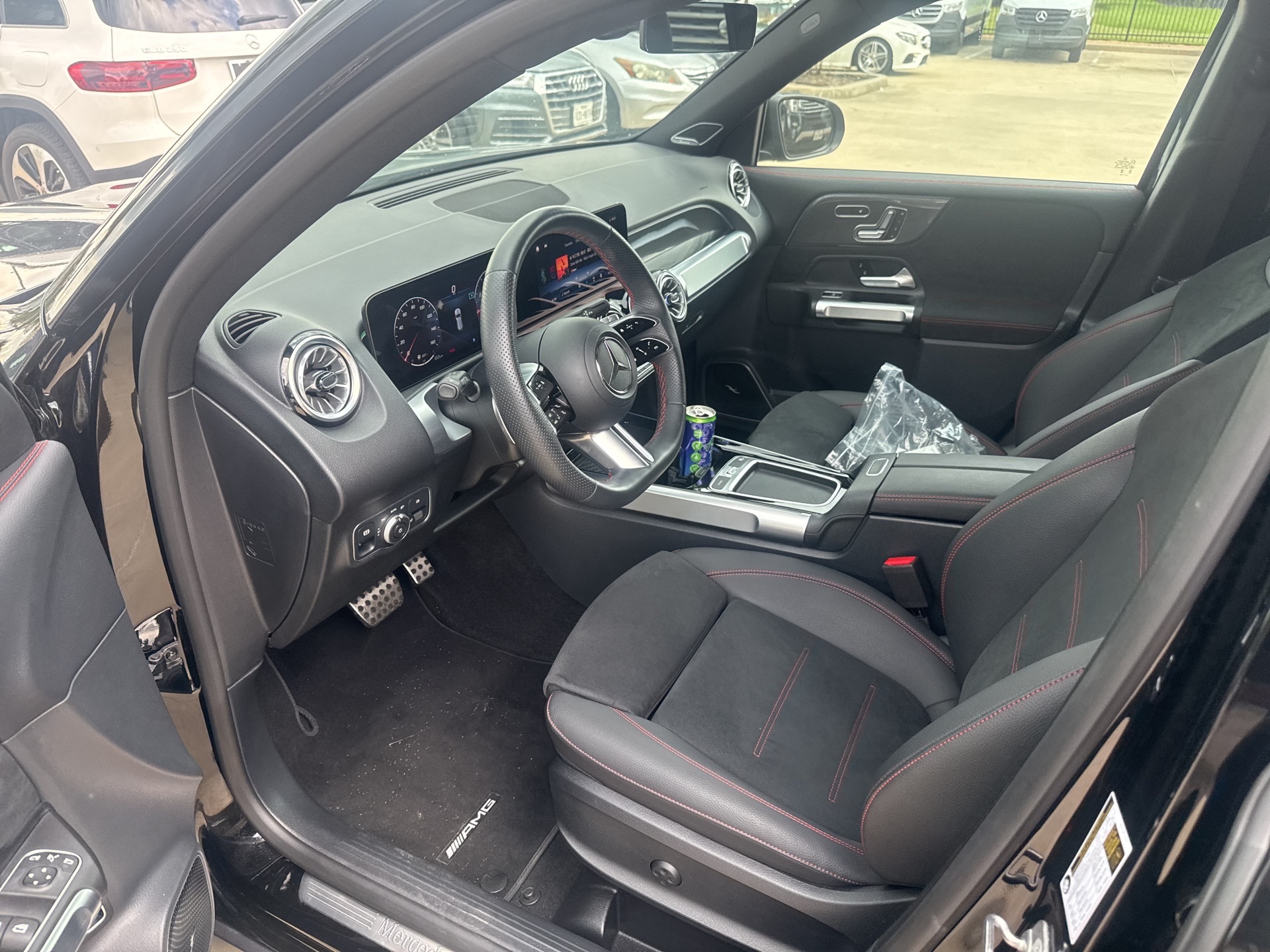 2024 Mercedes Benz GLB 250 photo 9
