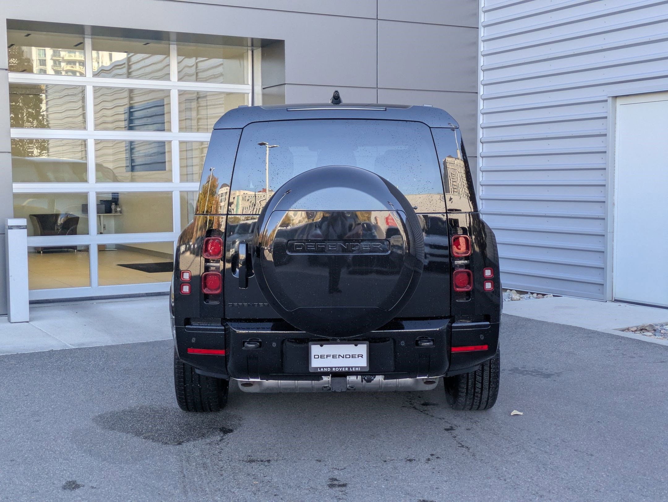 2025 Land Rover Defender X-Dynamic SE photo 4