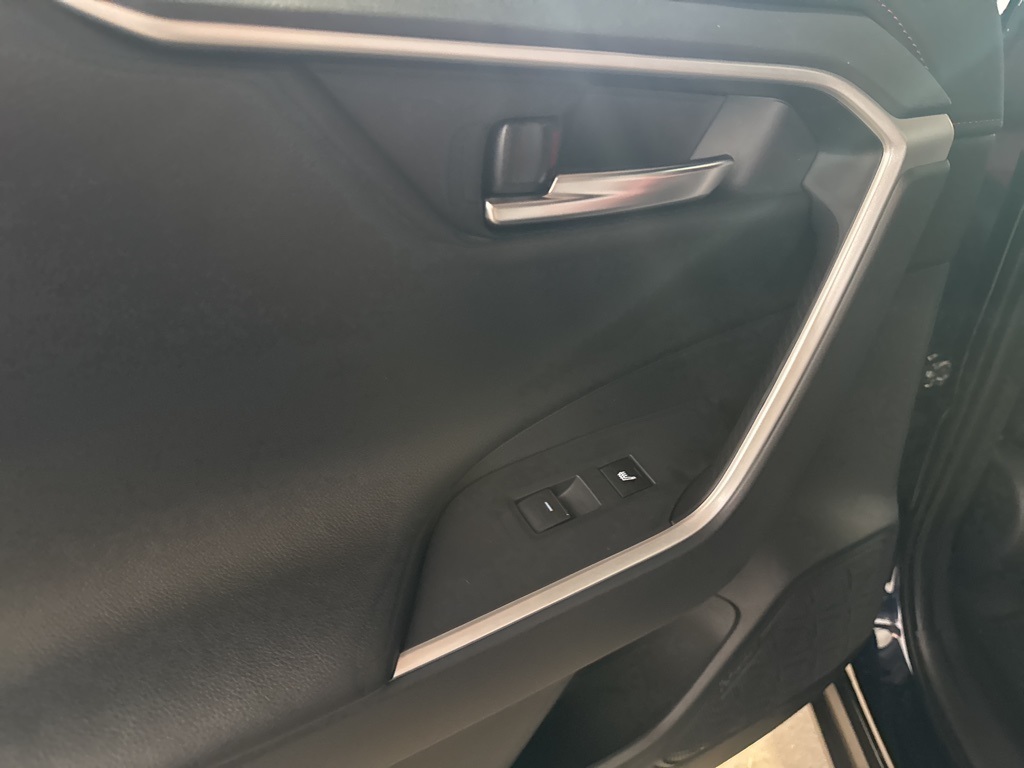 2025 Toyota RAV4 Hybrid XSE photo 25