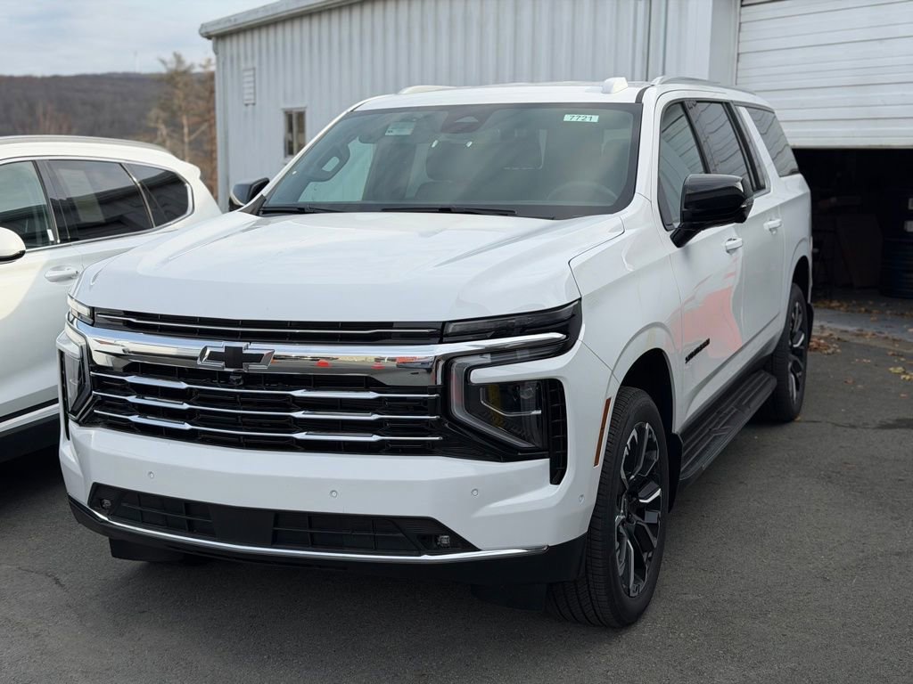 2026 Chevrolet Suburban LT's photo