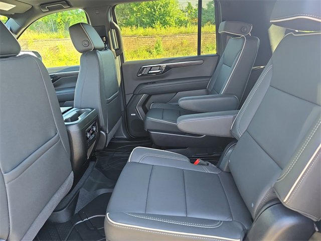 2025 Chevrolet Suburban Premier photo 14