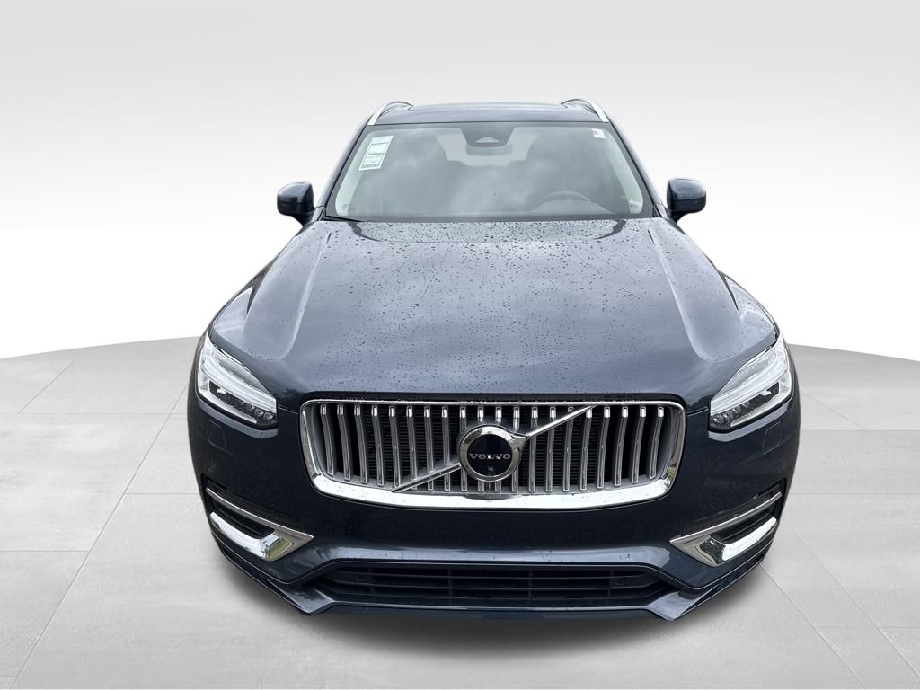 2025 Volvo XC90 Plus photo 3
