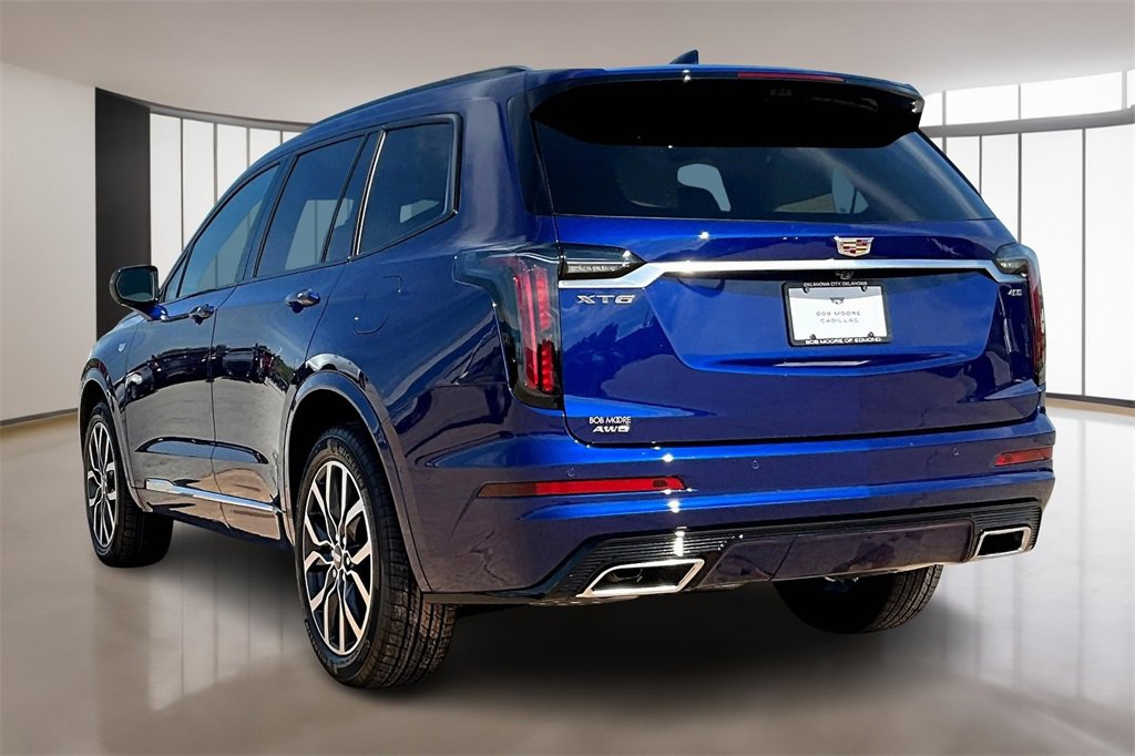 2025 Cadillac XT6 Sport photo 3