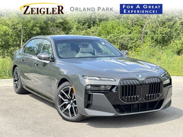 2025 BMW 7 Series 740i's photo
