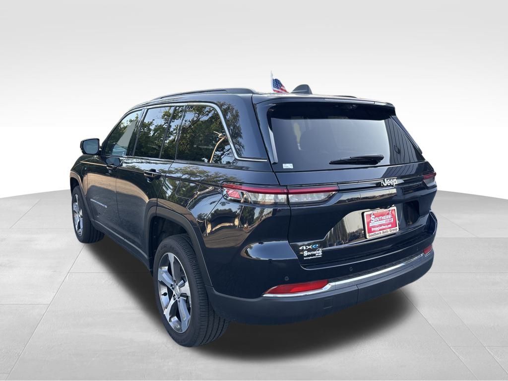 2024 Jeep Cherokee Limited 4xe photo 4