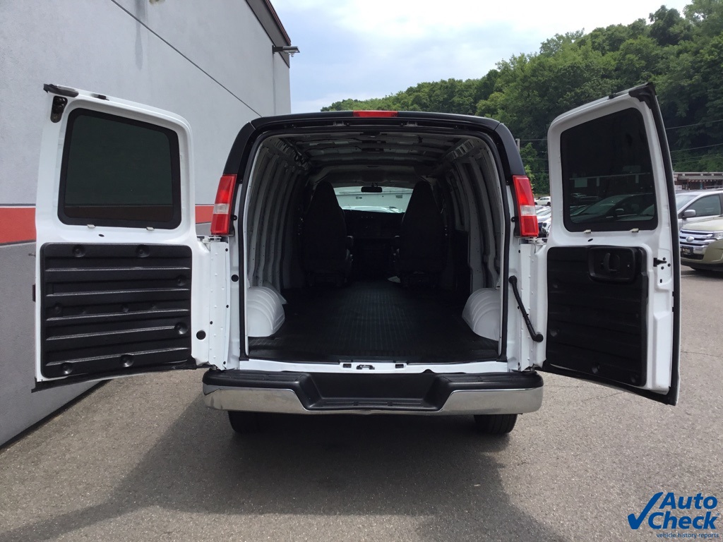 2017 Chevrolet Express 3500 Work Van photo 12