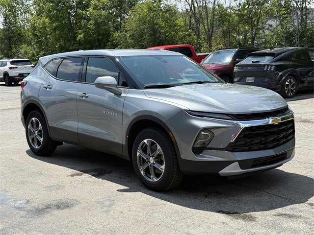 2025 Chevrolet Blazer 2LT photo 2