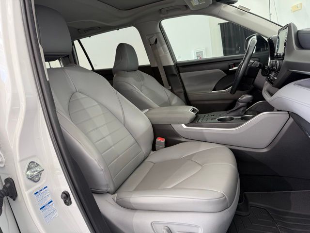 2020 Toyota Highlander XLE photo 31
