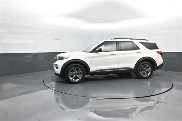 2022 Ford Explorer XLT photo 2