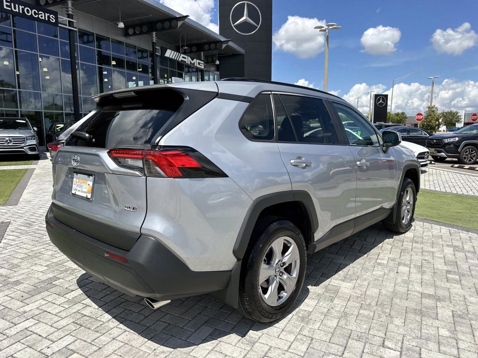2025 Toyota RAV4 XLE photo 2