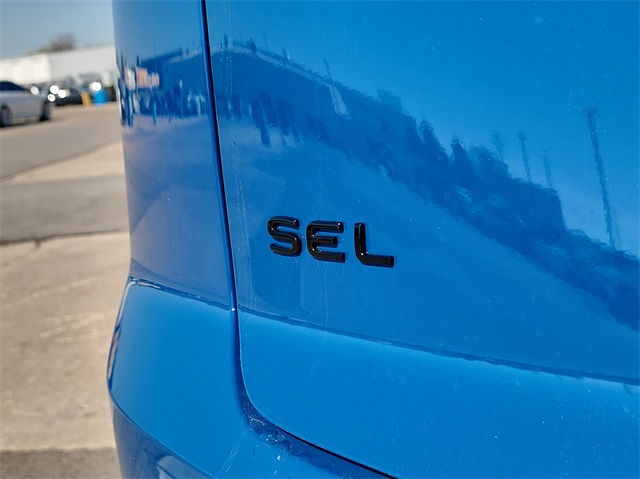 2025 Volkswagen Atlas Cross Sport SEL R-Line photo 4