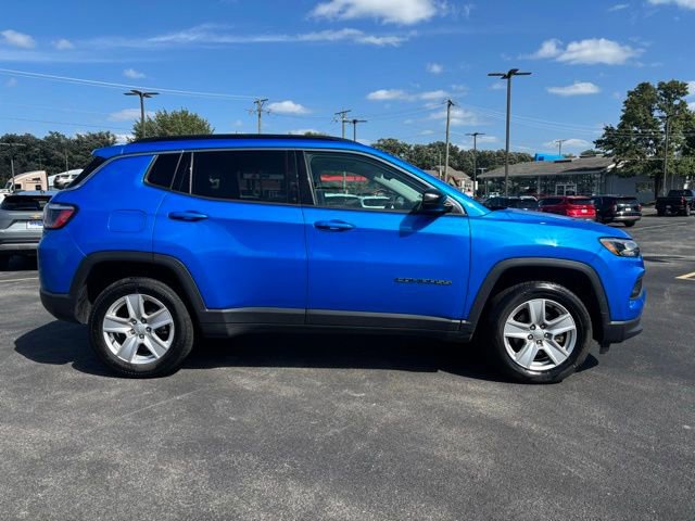 2022 Jeep Compass Latitude photo 3
