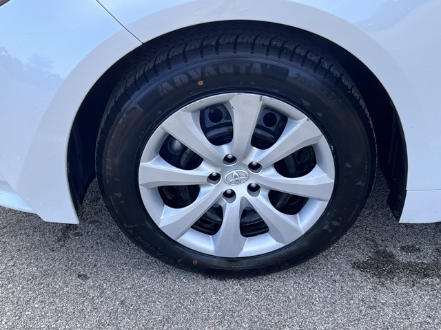 2024 Toyota Corolla LE photo 17