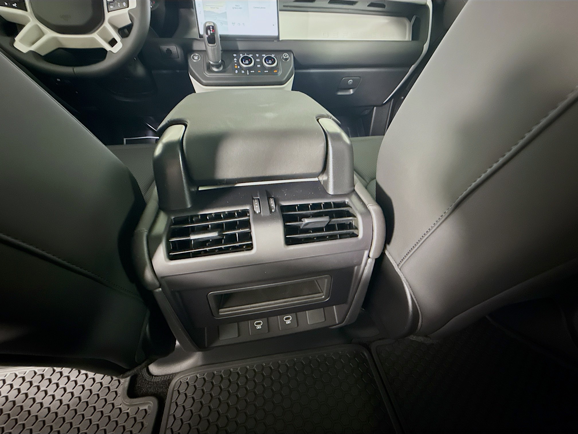 2025 Land Rover Defender 110 S photo 17