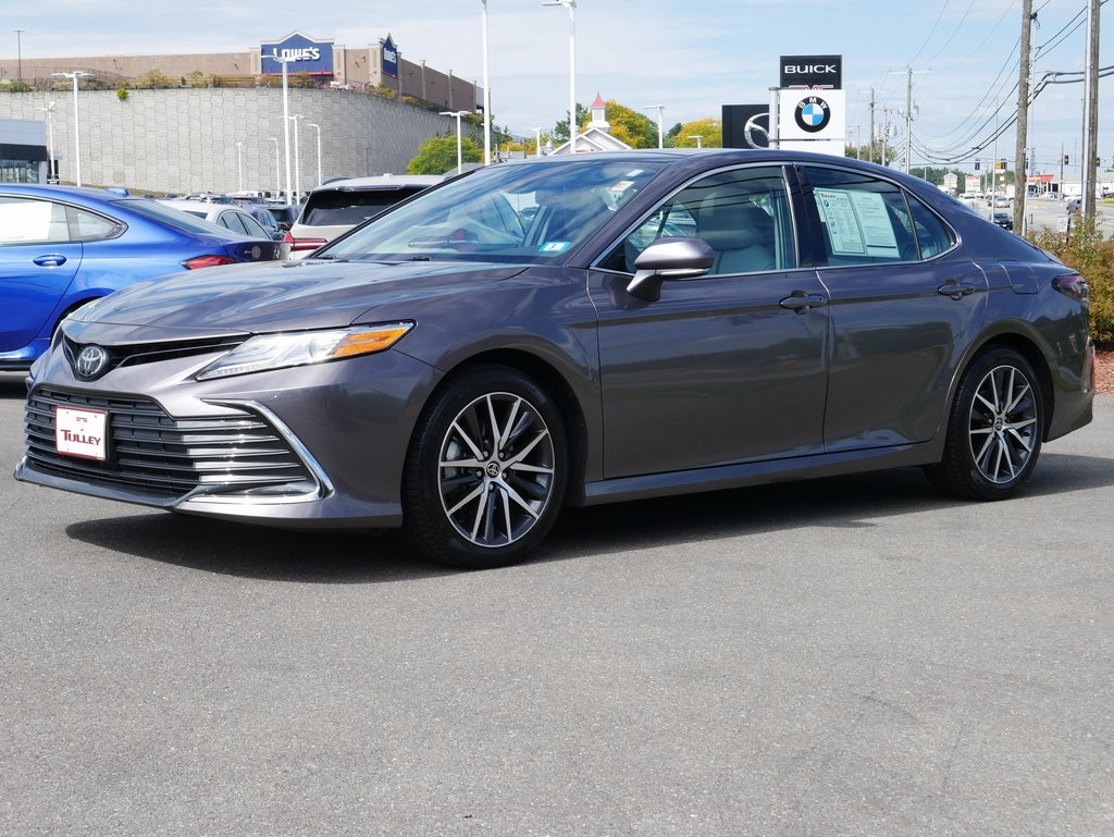 2021 Toyota Camry XLE photo 3