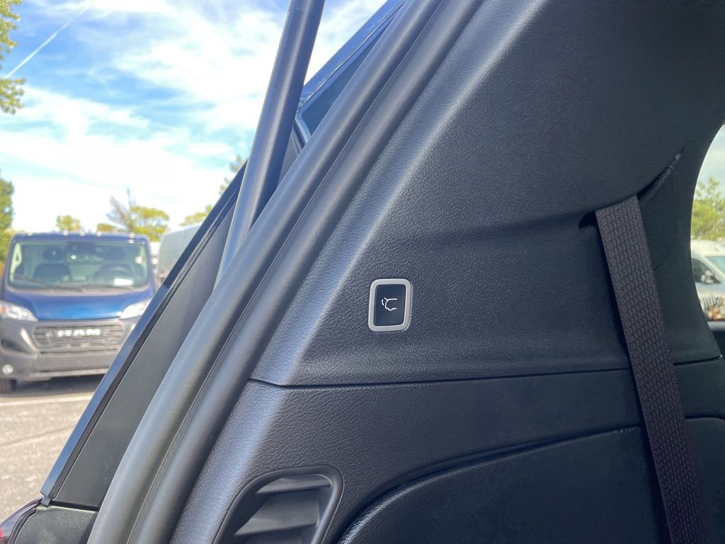 2025 Chrysler Pacifica photo 31