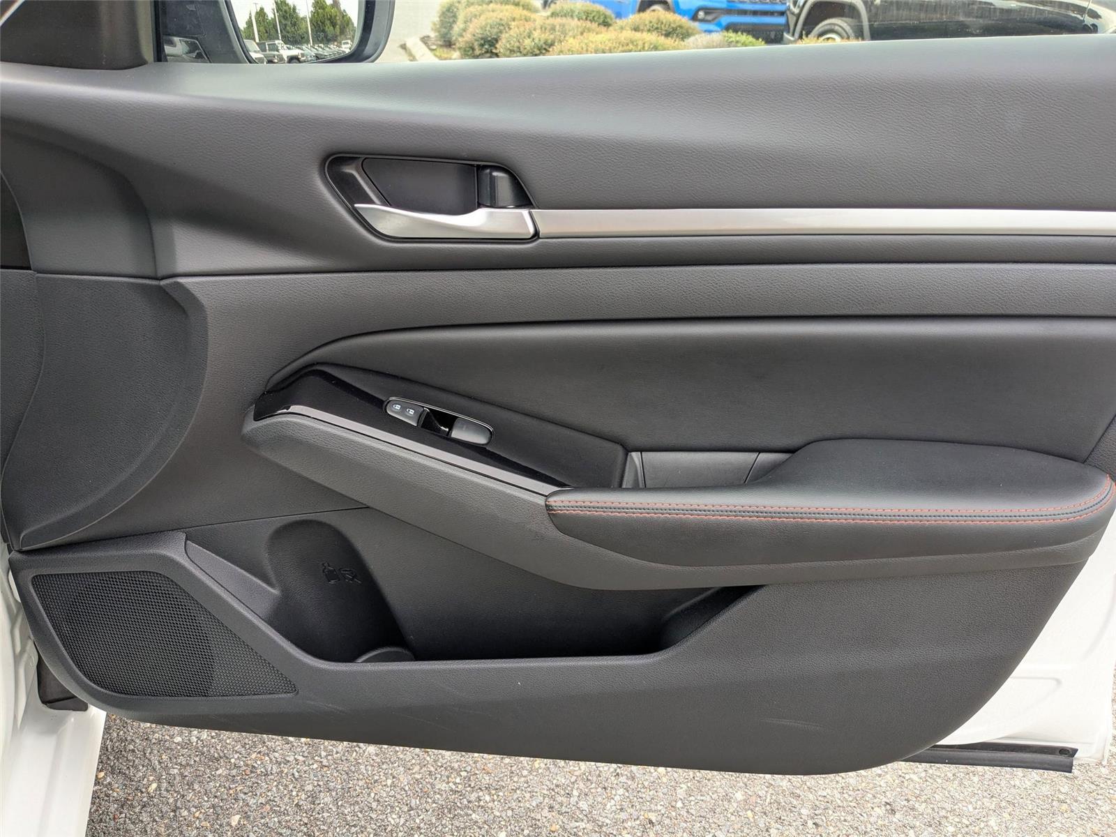 2024 Nissan Altima 2.5 SR photo 32