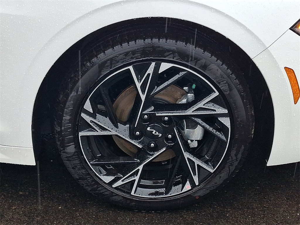 2025 Kia K5 GT-Line photo 7