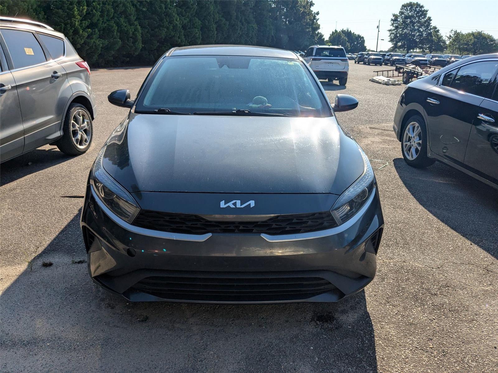2022 Kia Forte LXS photo 2