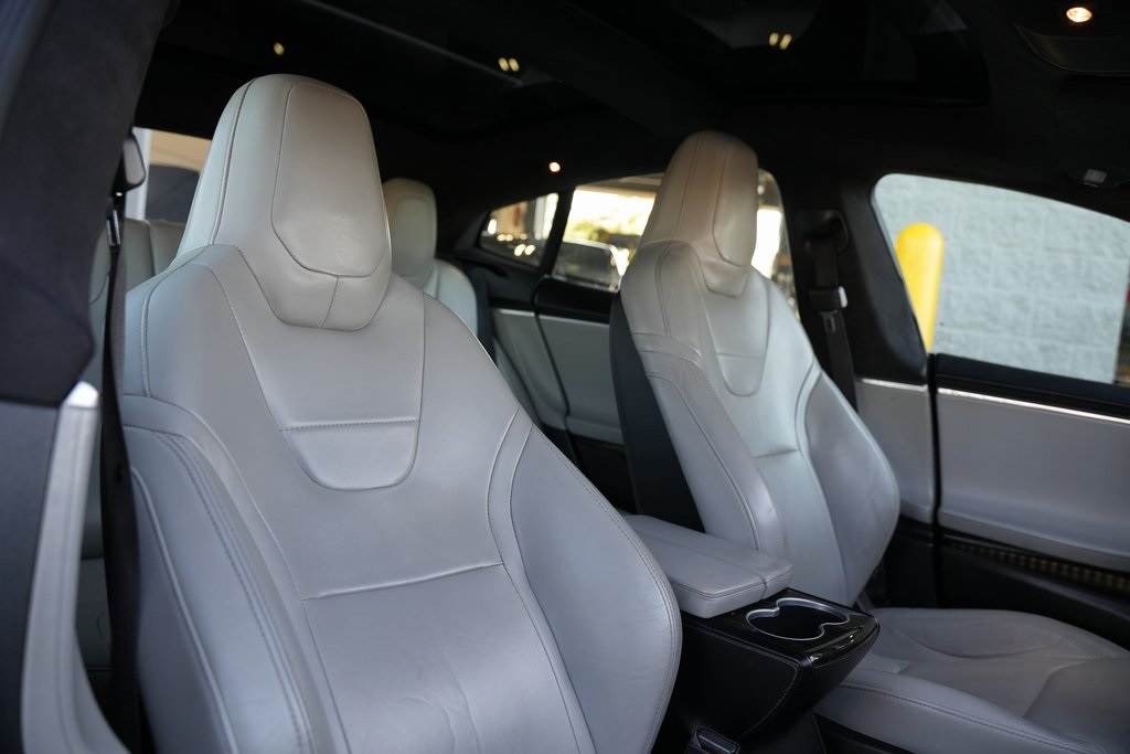 2016 Tesla Model S 70D photo 16